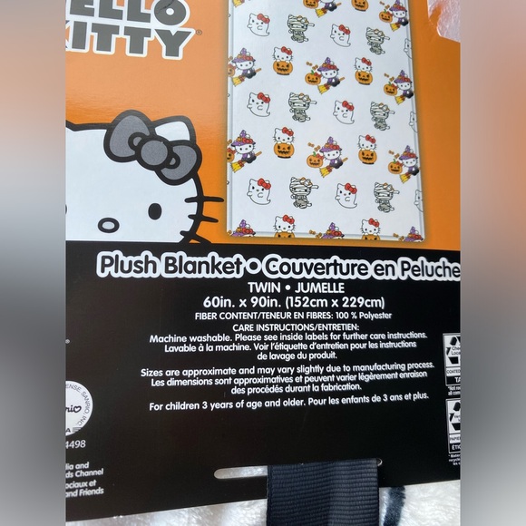NWT Hello Kitty Plush Halloween Blanket - Picture 2 of 4